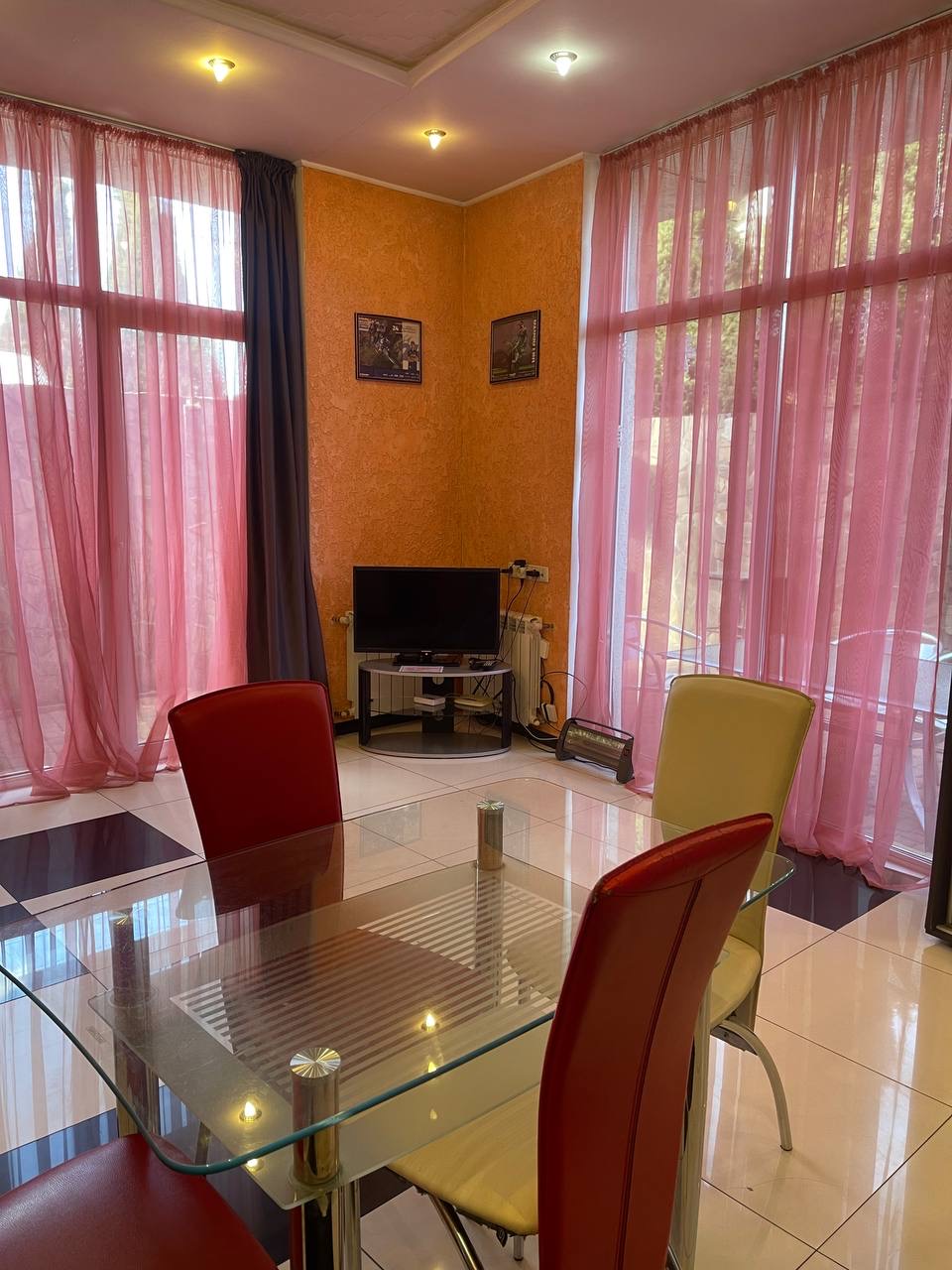 Townhouse99 — обідня зона