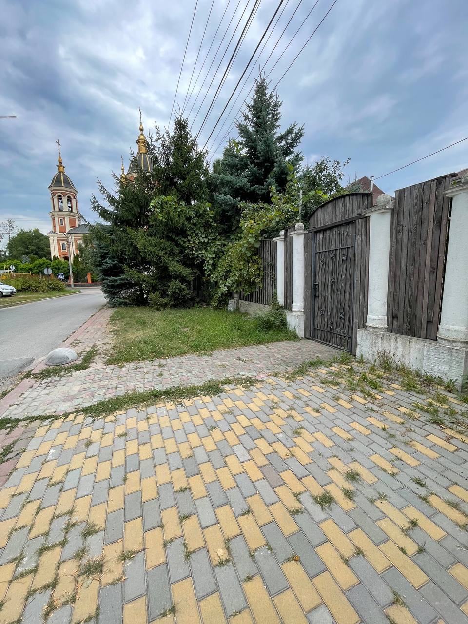 Вулиця біля House&House 84